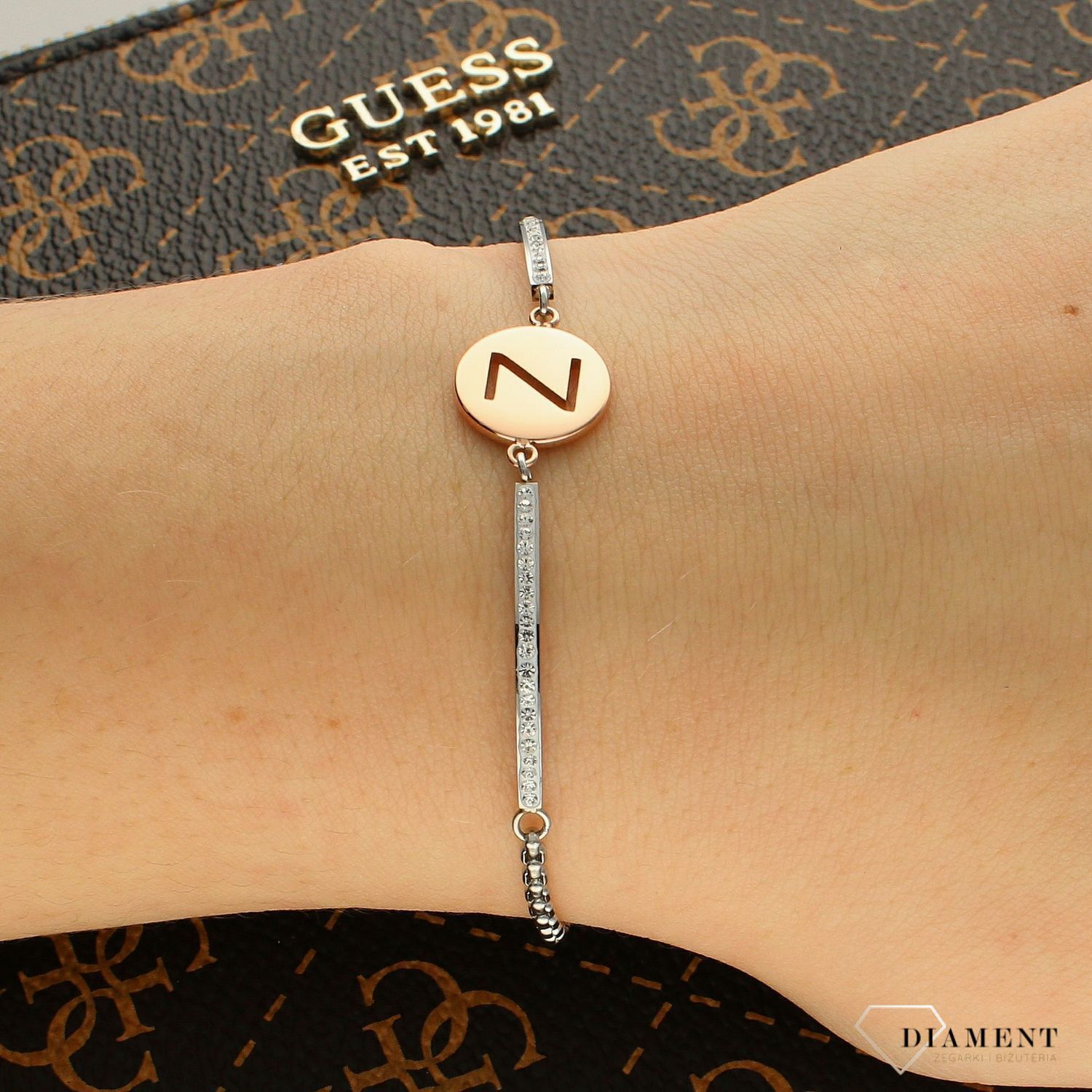 Bransoletka Nomination Italy z kolekcji Milleluci Letters. Wykonana ze stali szlachetnej, zdobiona mieniącymi się, błyszczącymi cyrkoniami pave oraz zawieszką z literą Z.jpg